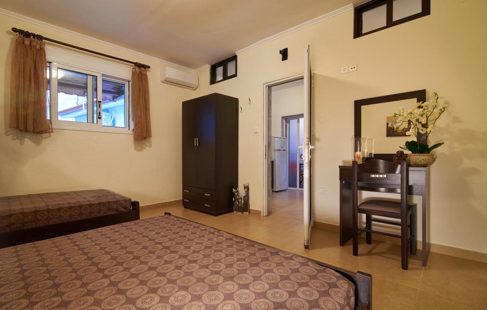 Sunset Studios - Suites With Seaview & Back Side Apartements Toroni Ngoại thất bức ảnh